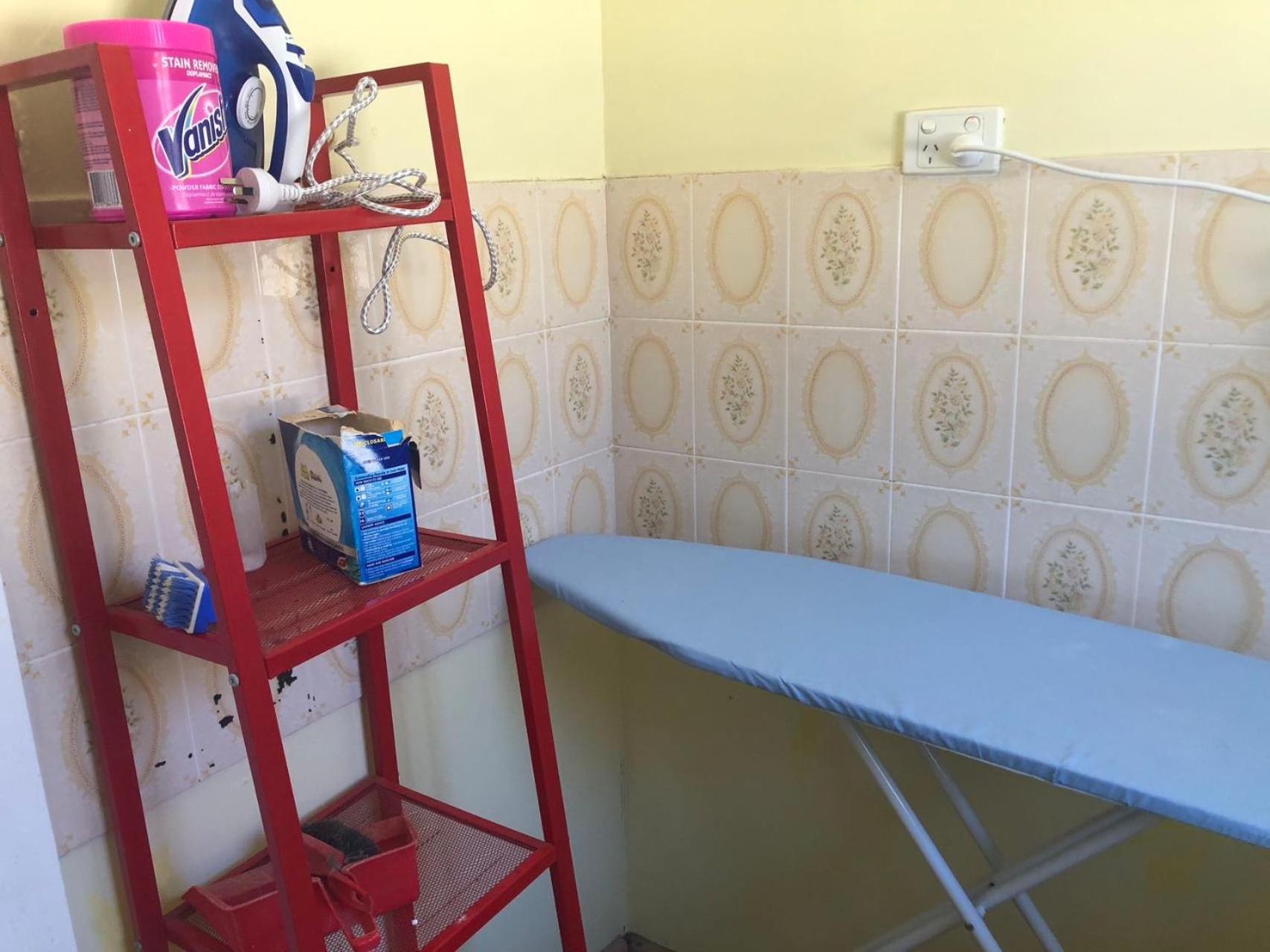 A Single Room Near The Railway Station Melbourne Exterior photo