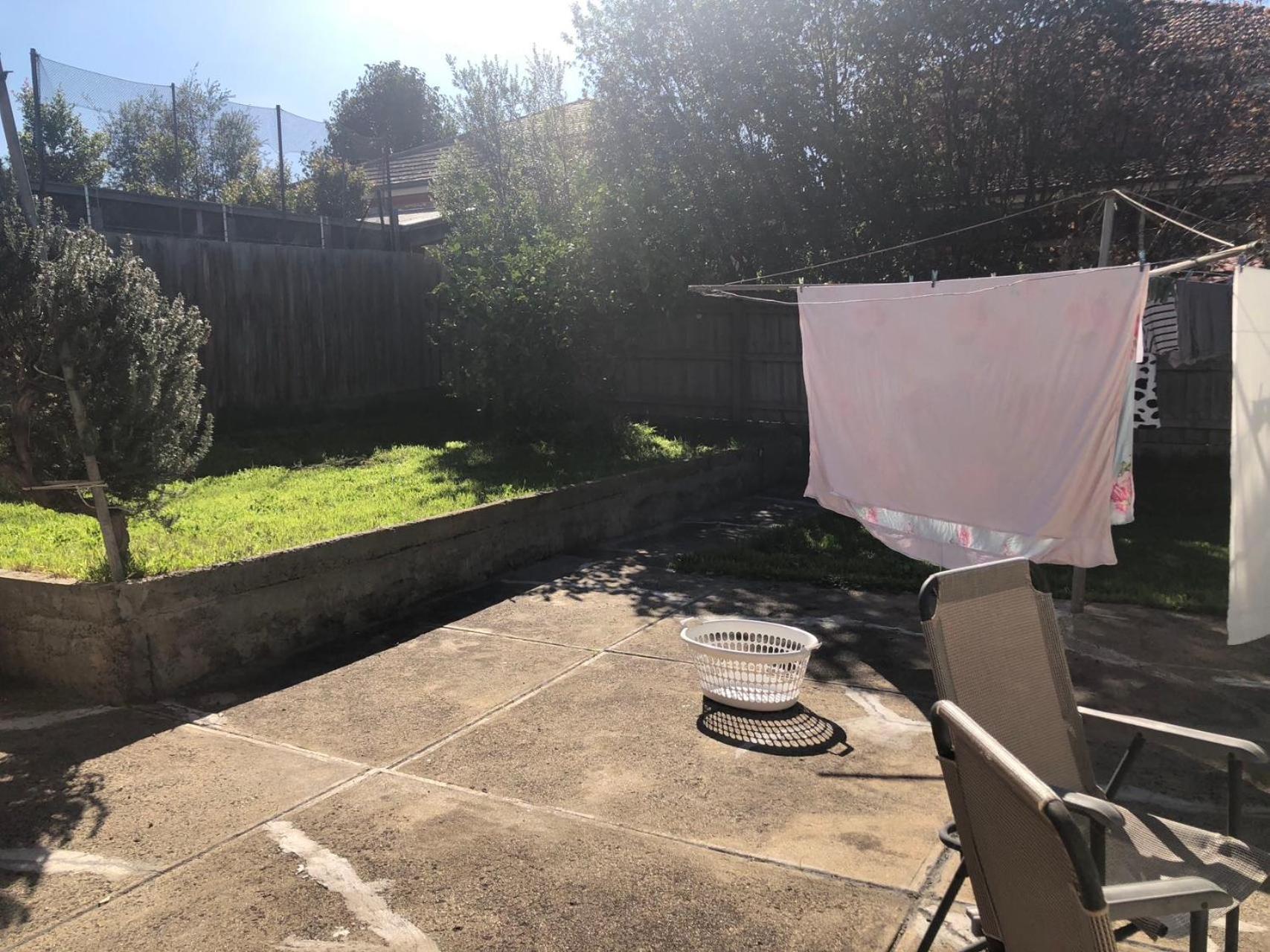 A Single Room Near The Railway Station Melbourne Exterior photo